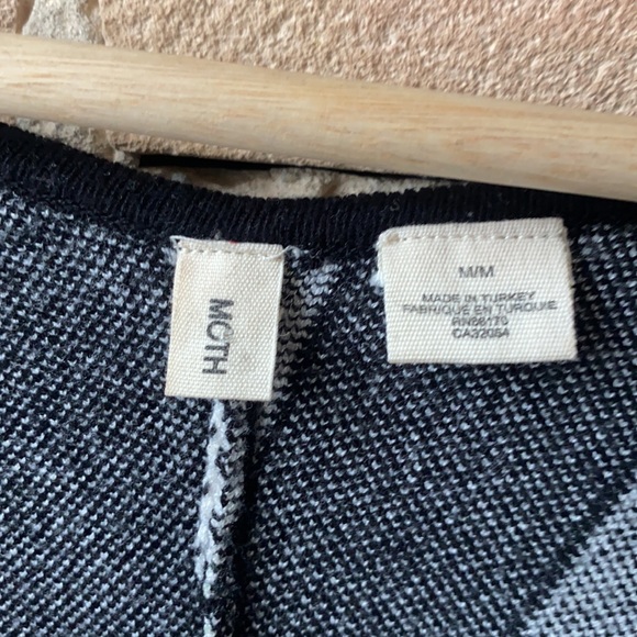 Deep V striped sweater - Picture 3 of 4